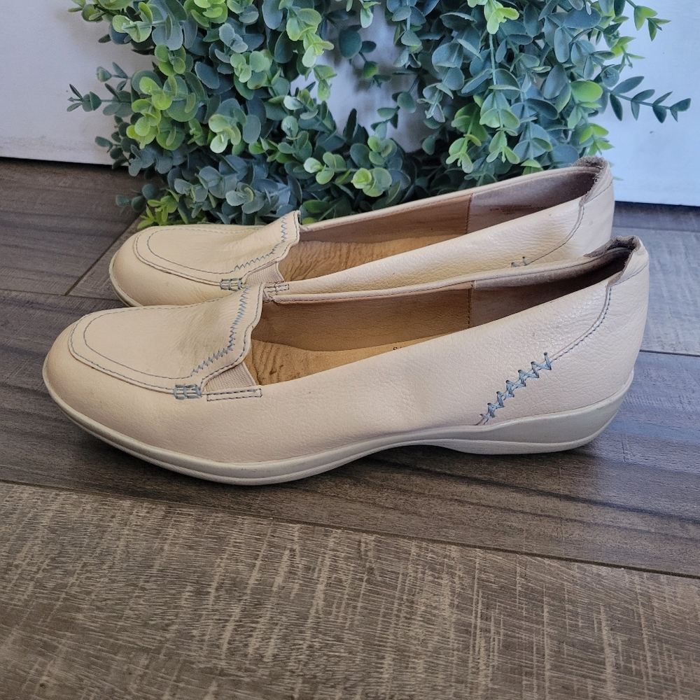 Softspots Arden Low Wedge Cream Leather Loafer Women's Size 8.5N
